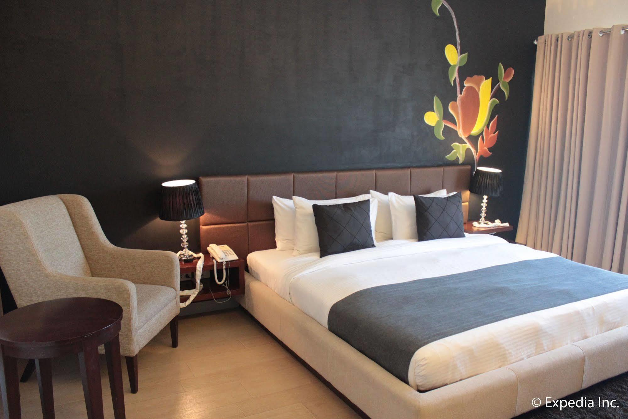 Segara Suites Olongapo Exterior photo